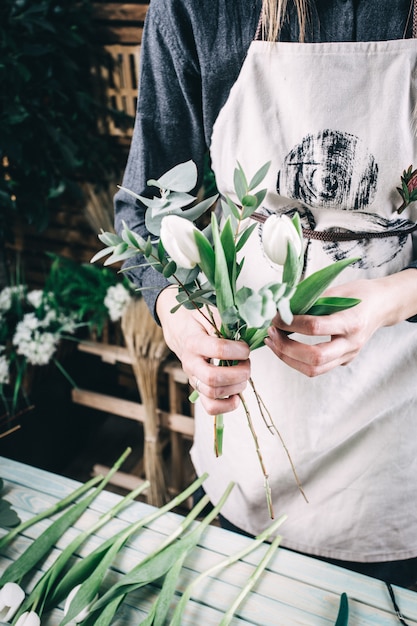 Tulipano bianco nel mazzo del fiore delle spose