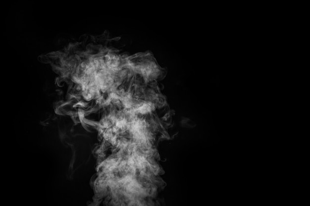 Белый пар, дым на черном фоне, чтобы добавить к вашим фотографиям. Идеальный дым, пар, аромат, ладан для ваших фотографий. Создавайте мистические фотографии Хэллоуина. Абстрактный фон, элемент дизайна