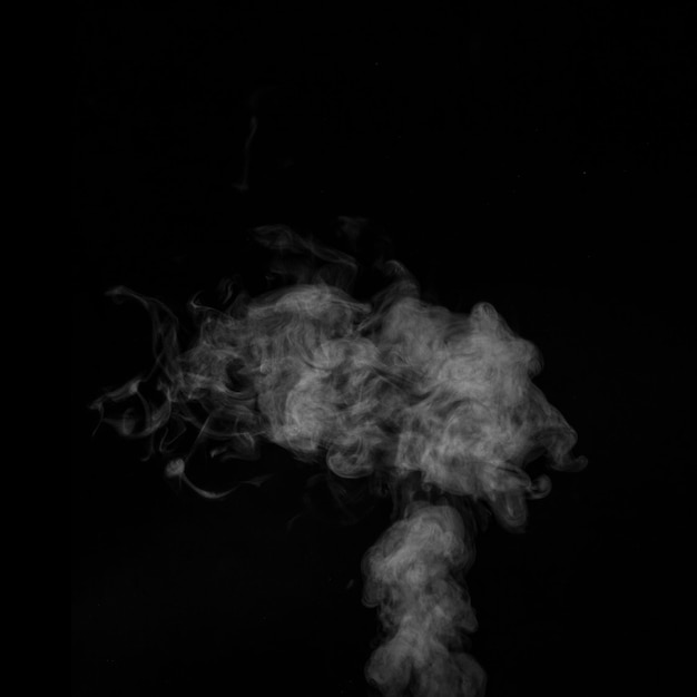 Photo white vapor, smoke on a black background to add to your pictures. perfect smoke, steam, fragrance, incense for your photos. create mystical halloween photos. abstract background, design element