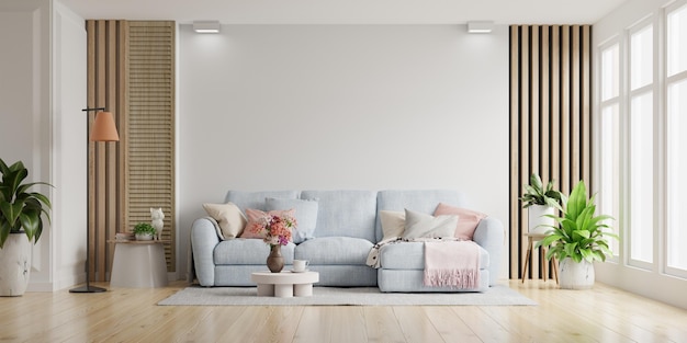 Il soggiorno con pareti bianche ha decorazioni per divani e accessori nella stanza