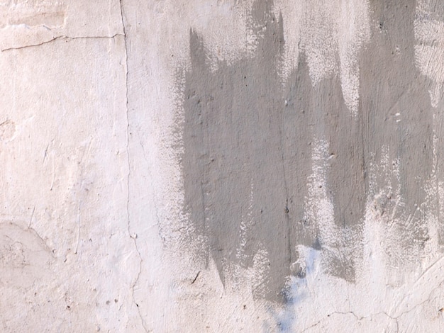 Foto parete bianca con sfondo di parete fessurata per lavori di riparazione e costruzione