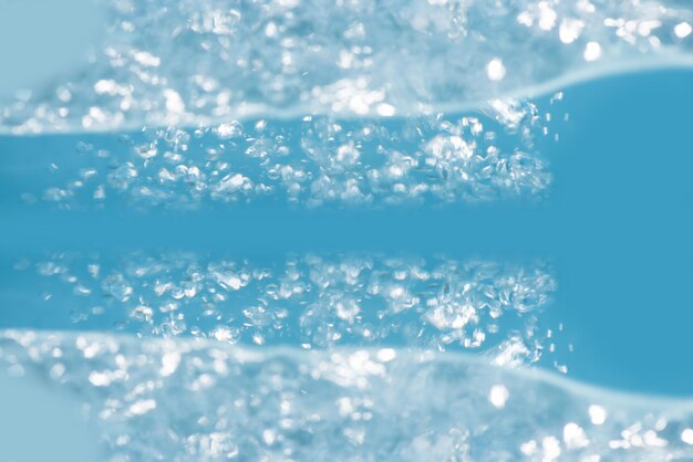 Фото Белая вода с волнами на поверхности дефокус размытый прозрачный белый цвет ясная спокойная вода