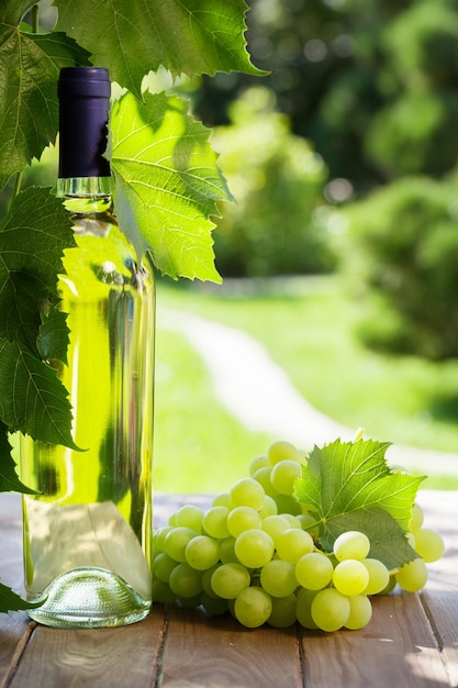 White wine and grapes