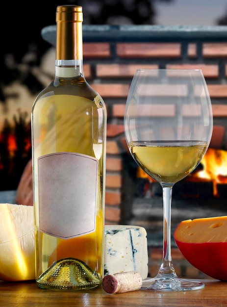 Vino bianco con formaggio