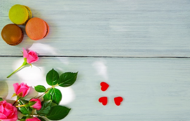 White wooden background and a bouquet of pink roses