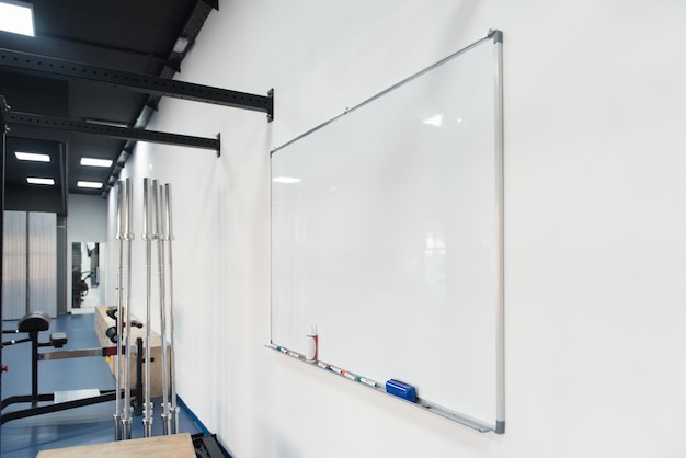 Whiteboard Modern Gym-interieur met apparatuur