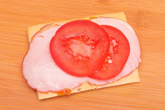 Whole grain crispbread with tomato ham and cheese