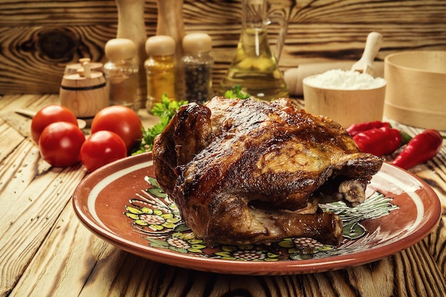 Pollo intero arrostopollo intero grigliato con pelle croccante dorata pollo intero arrosto di tacchino per feste e festività natale ringraziamento cenone di capodannopollo tabaka