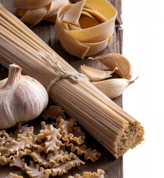 Whole wheat italian pasta with garlic and herbs