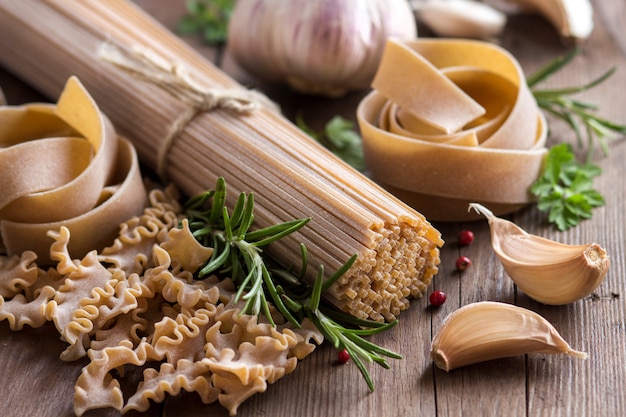 Whole wheat italian pasta with garlic and herbs