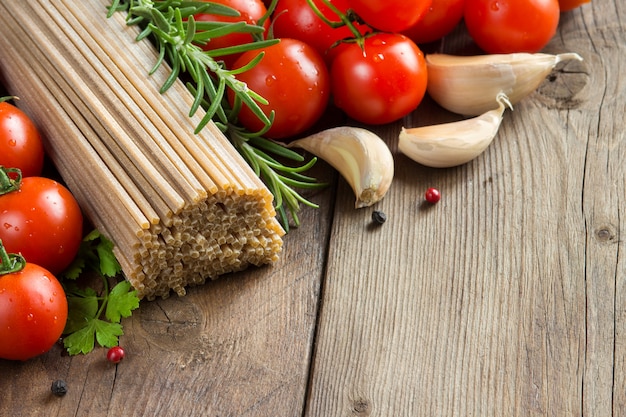 Whole wheat spaghetti, vegetables and herbs