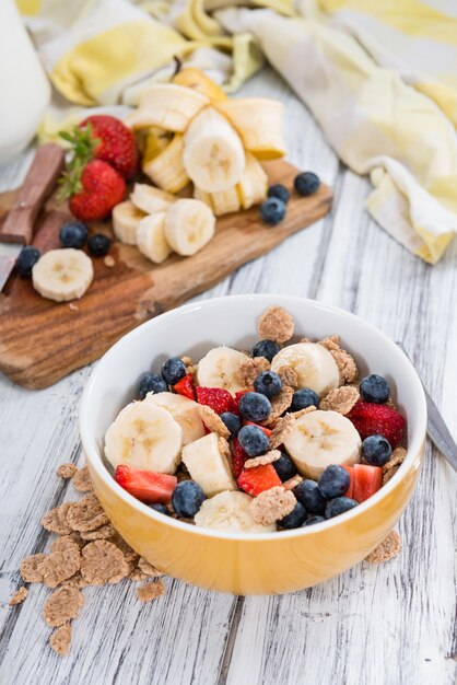 Wholemeal Cornflakes with fresh Fruits