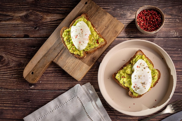 Wholemeal toast with avocado and poached egg