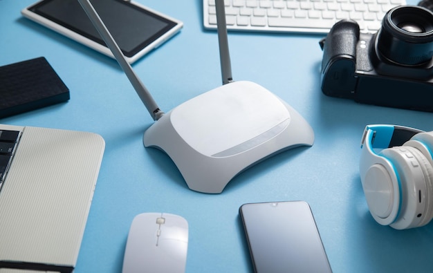 Wi-Fi маршрутизатор с клавиатурой планшета, телефона, компьютера и других объектов