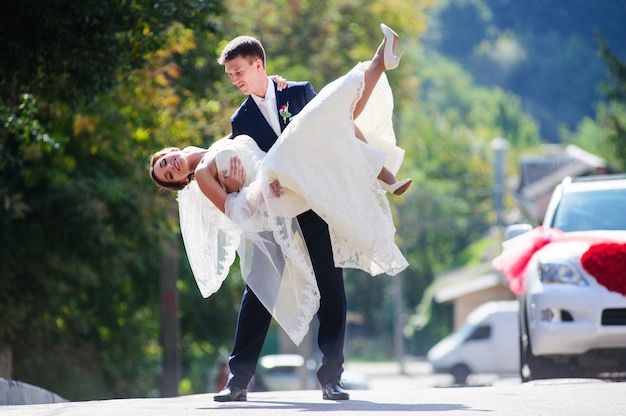 Widding couple outside