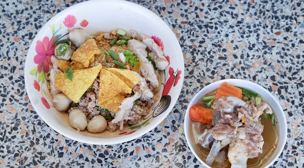 Wide rice noodles with vegetables pork