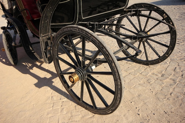 Wielen van oud transport phaeton