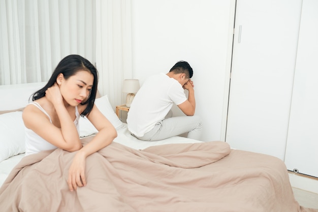 妻はいつもやめなさい、そして夫は簡単に怒ります。彼も勃起に問題があります