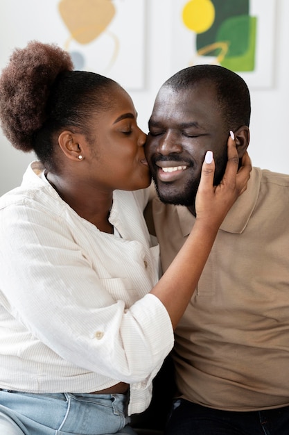 Photo wife and husband having some quality time indoors