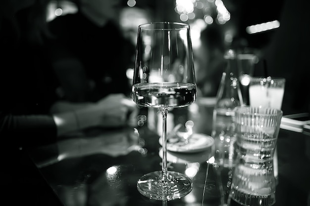 wijnrestaurant met romantiek / mooi concept alcoholglas, vakantiediner in een café