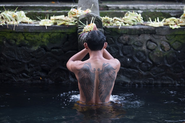 Wijwater in tempel bali