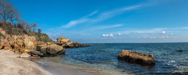 Spiaggia selvaggia a odessa ucraina