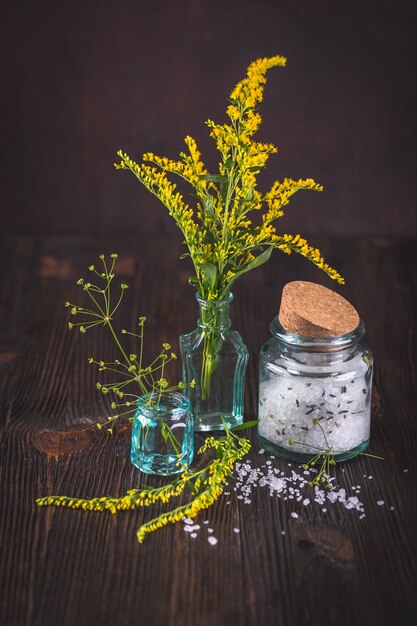 Wilde bloemen in een boeket