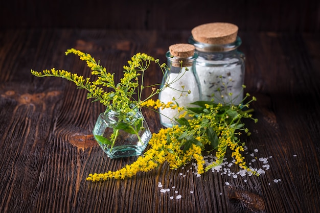 Wilde bloemen in een boeket