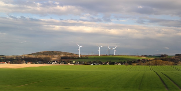 Energia eolica nel villaggio.