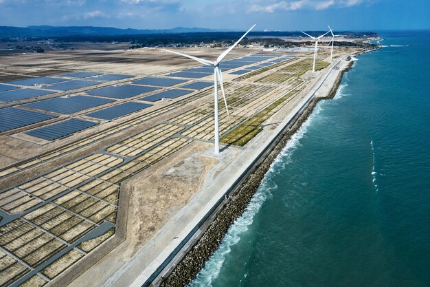 この航空写真には風力発電所が見られます。