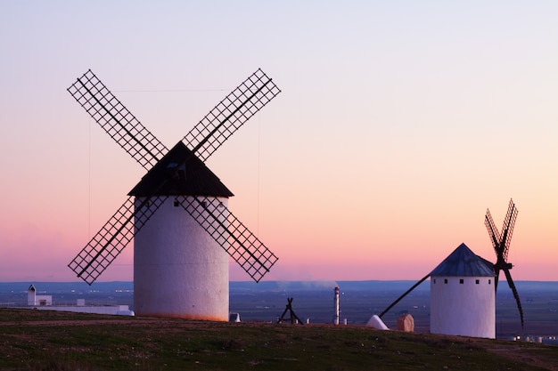 Foto mulini a vento a campo de criptana