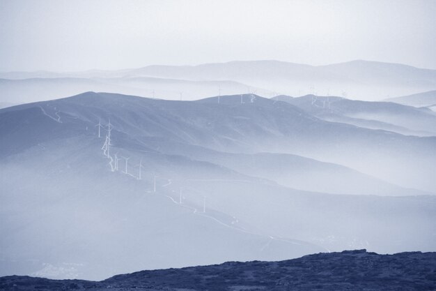 Turbina eolica in montagna