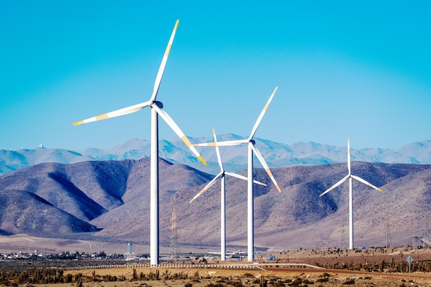 Turbine eoliche nel deserto