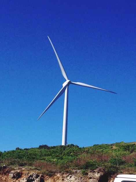 Foto turbine eoliche in campo