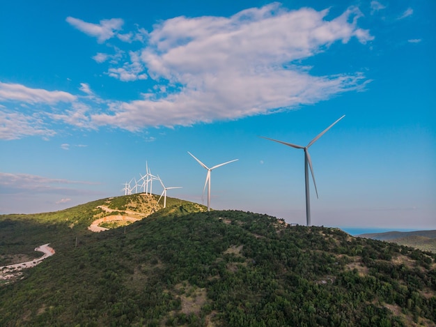 Windenergiecentrales hernieuwbare energie en schone energie windenergie is het gebruik van luchtstroom door wind