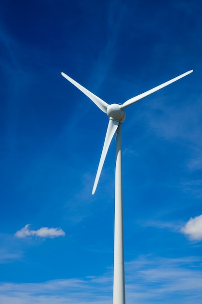 Windgeneratorturbines in de lucht