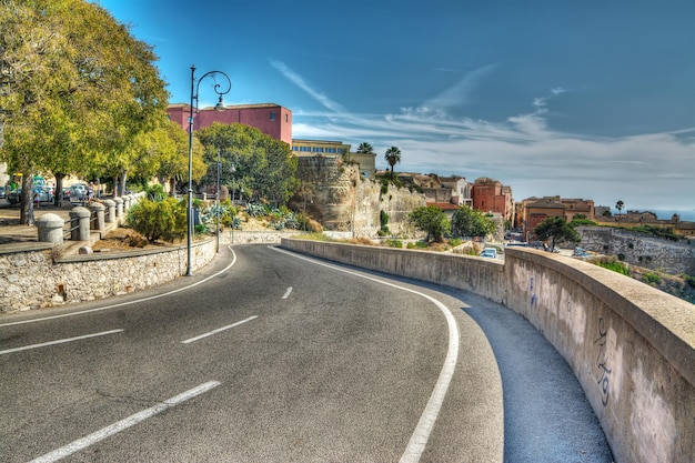 Strada tortuosa a cagliari italia