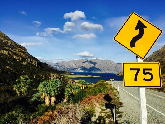 Photo winding road sign at roadside