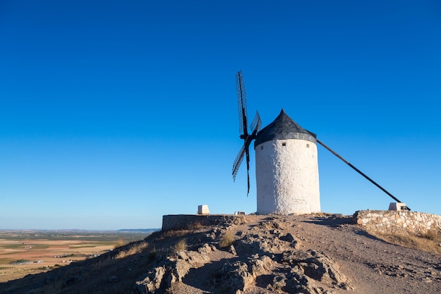 Mulino a vento a consuegra la mancha in spagna