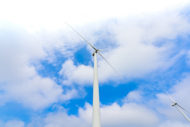 Foto turbina del mulino a vento per produzione elettrica a khao kho, petchaboon, tailandia