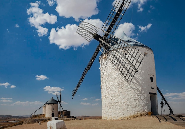 Photo windmills in consuegra castilela mancha spain quixote cervantes