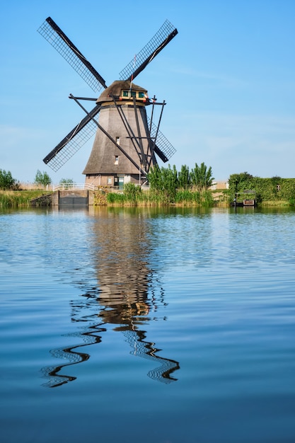 Mulini a vento a kinderdijk in olanda. olanda