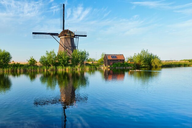 Foto mulini a vento a kinderdijk in olanda olanda