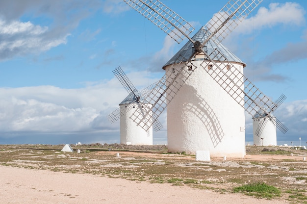 Mulini a vento a la mancha in spagna