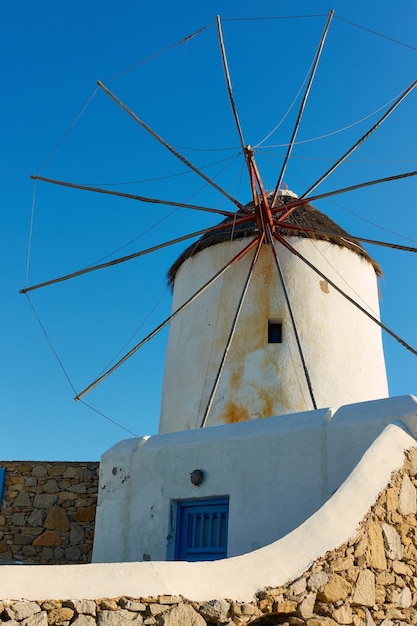 Windmolen op het eiland Mykonos in Griekenland close-up