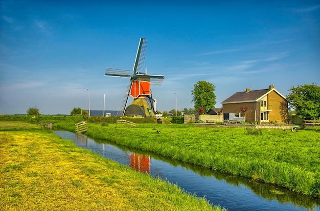 Windmolens en waterkanaal in Kinderdijk Holland of Nederland