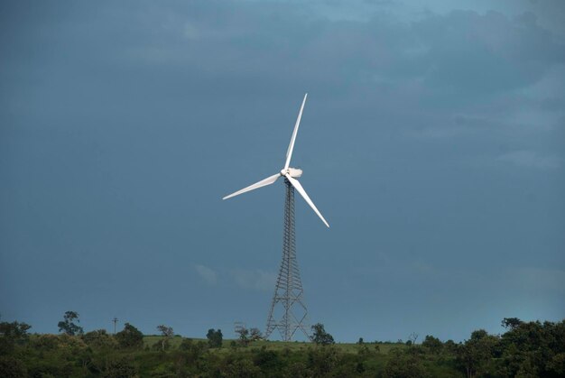 windmolens met een prachtig landschap wolkenlandschap