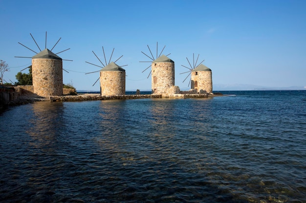 Windmolens van het eiland Chios, Griekenland. Reizen concept foto.