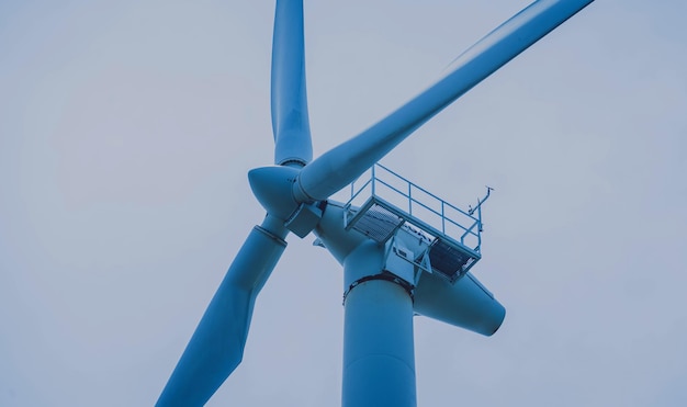 Foto windmolenturbine voor de productie van hernieuwbare elektrische energie