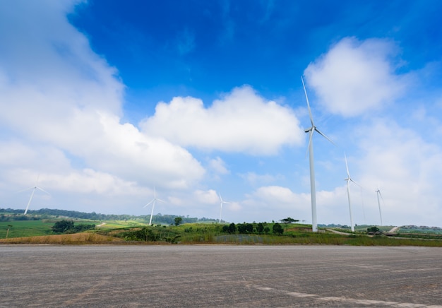 Windmolenturbine voor elektrische productie in Khao Kho, Petchaboon, Thailand